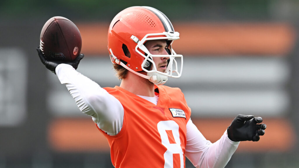 Browns abandon four-QB approach by trading Kenny Pickett