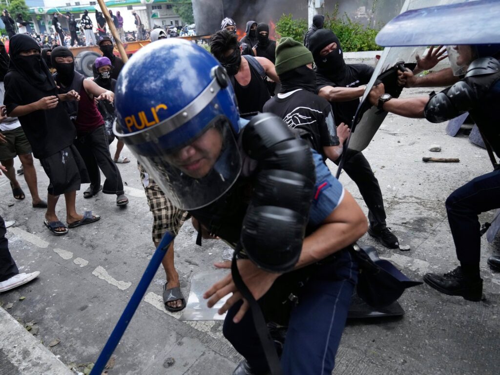 More than 200 arrested after anticorruption protests in Philippines | Protests News