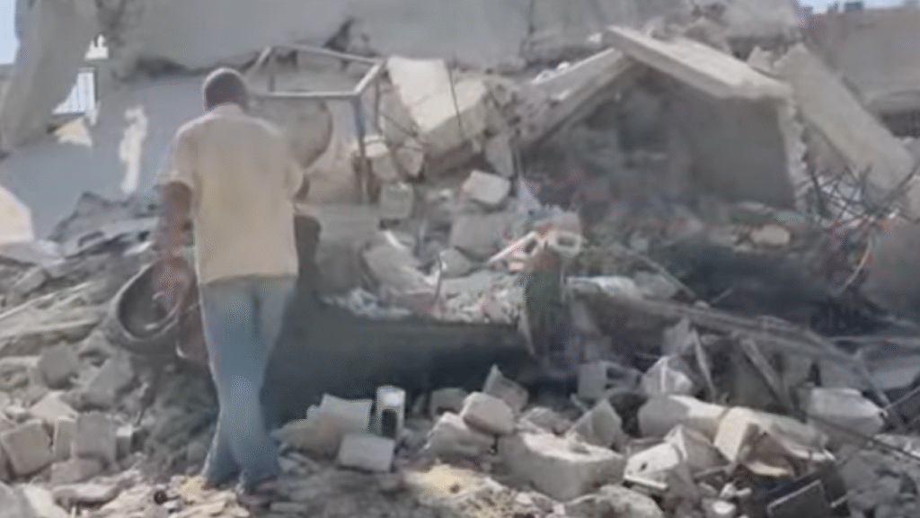 Gaza returnee places family tent over unexploded Israeli bomb | Gaza News