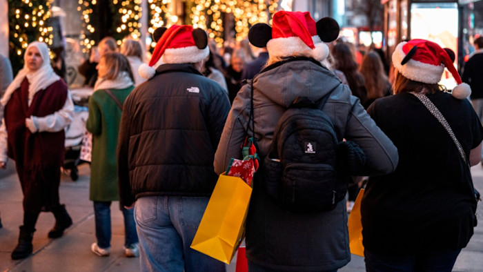 UK retail spending rose at lowest pace for 7 months in December