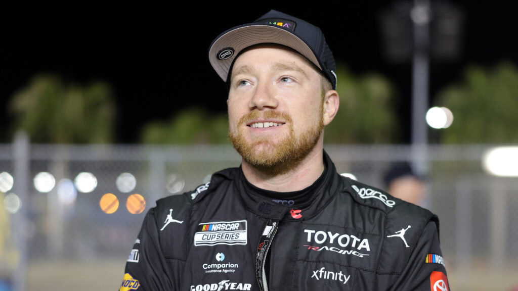 Reddick passes Elliott on final lap to win wild Daytona 500