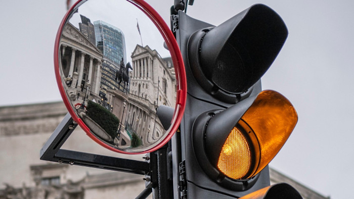 Bank of England divided over how to tackle energy-induced inflation