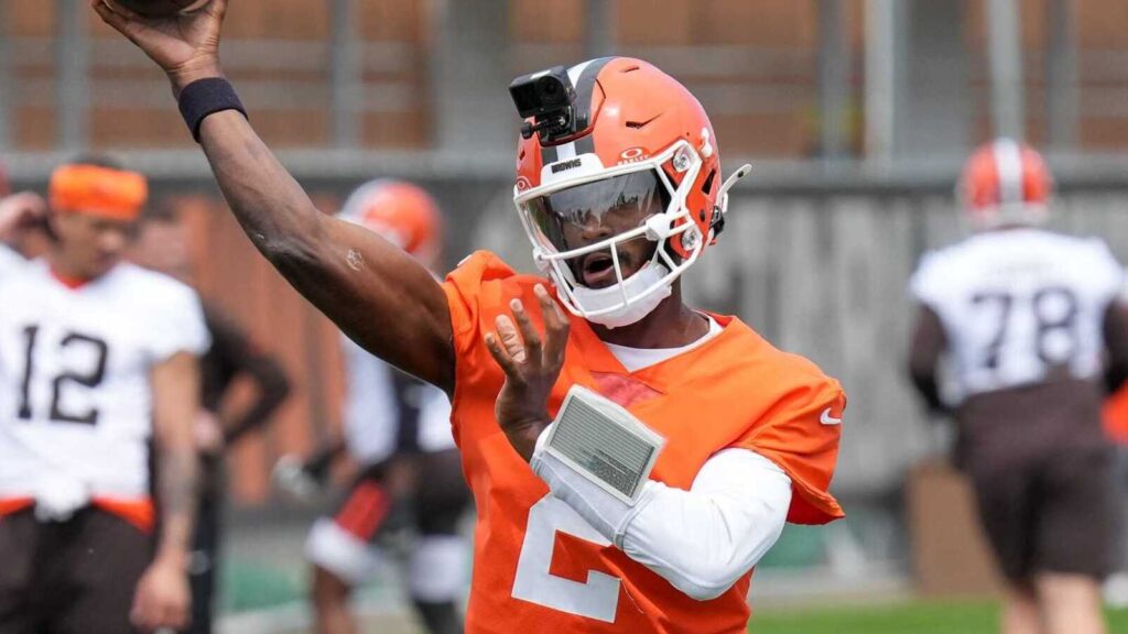 Shedeur Sanders officially changed QB battle with Deshaun Watson