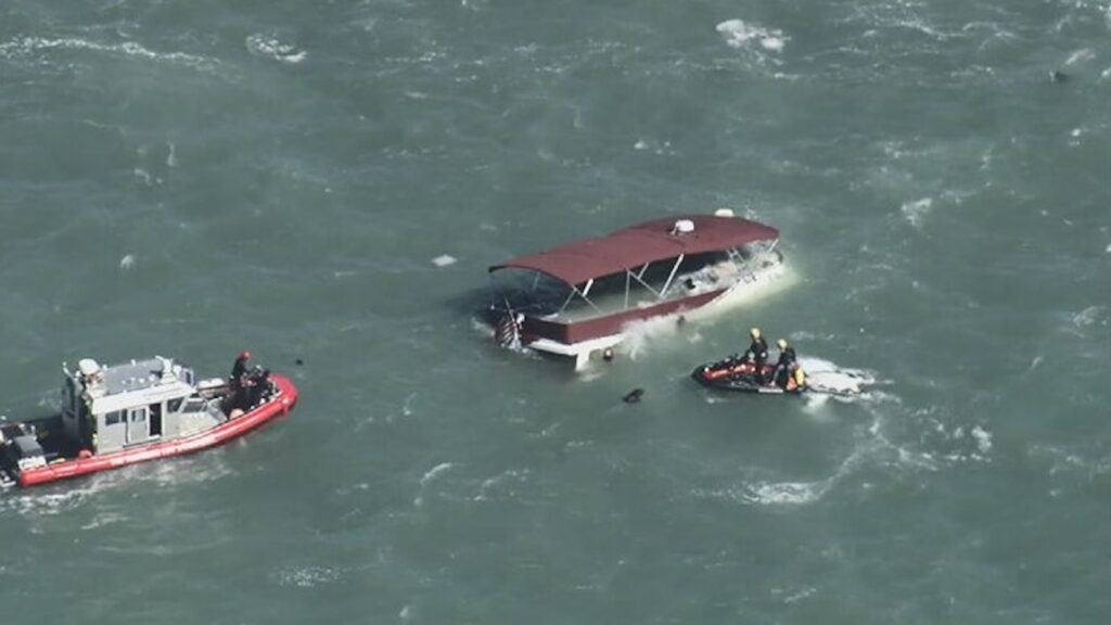 1 dead, 3 missing after boat sinks near Alcatraz Island in San Francisco Bay