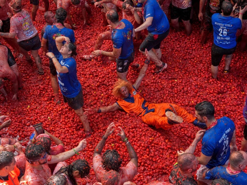 Photos: Thousands join Spain’s La Tomatina festival for epic tomato battle | Gallery News
