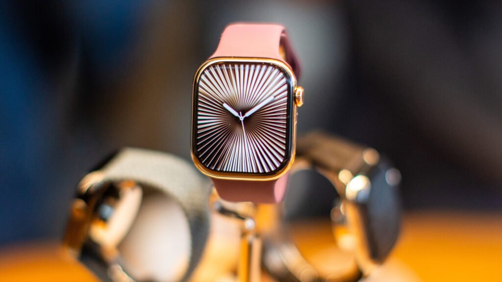It’s Time You Realized The Usefulness Of The Smartwatch Flashlight Feature