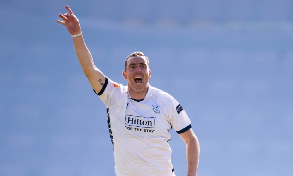 Hampshire bowler Kyle Abbott signs one-year extension