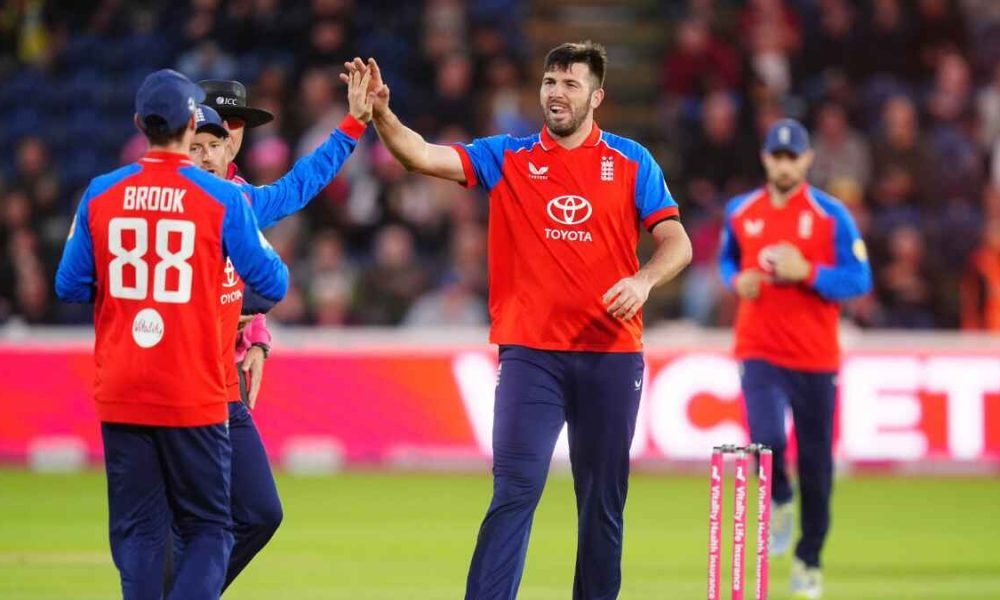 England clinch T20 series with six-wicket victory over Sri Lanka in Cardiff