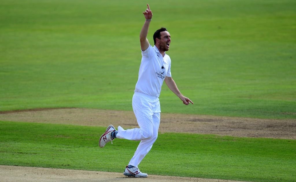 Hampshire stalwart Kyle Abbott signs one-year extension
