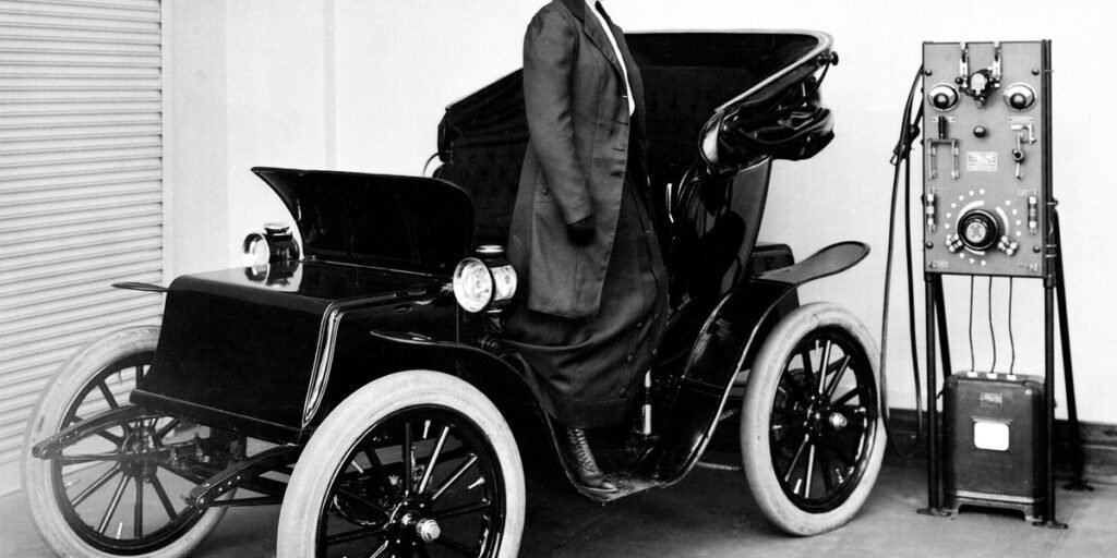 Early Electric Vehicles Were Designed With Women in Mind