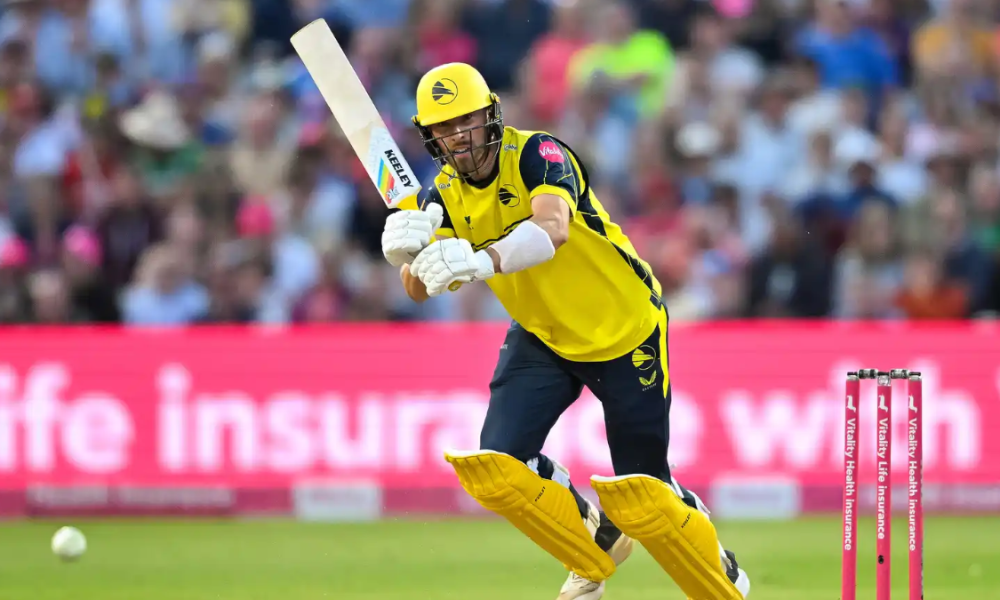 Hampshire batter Joe Weatherley pens contract extension